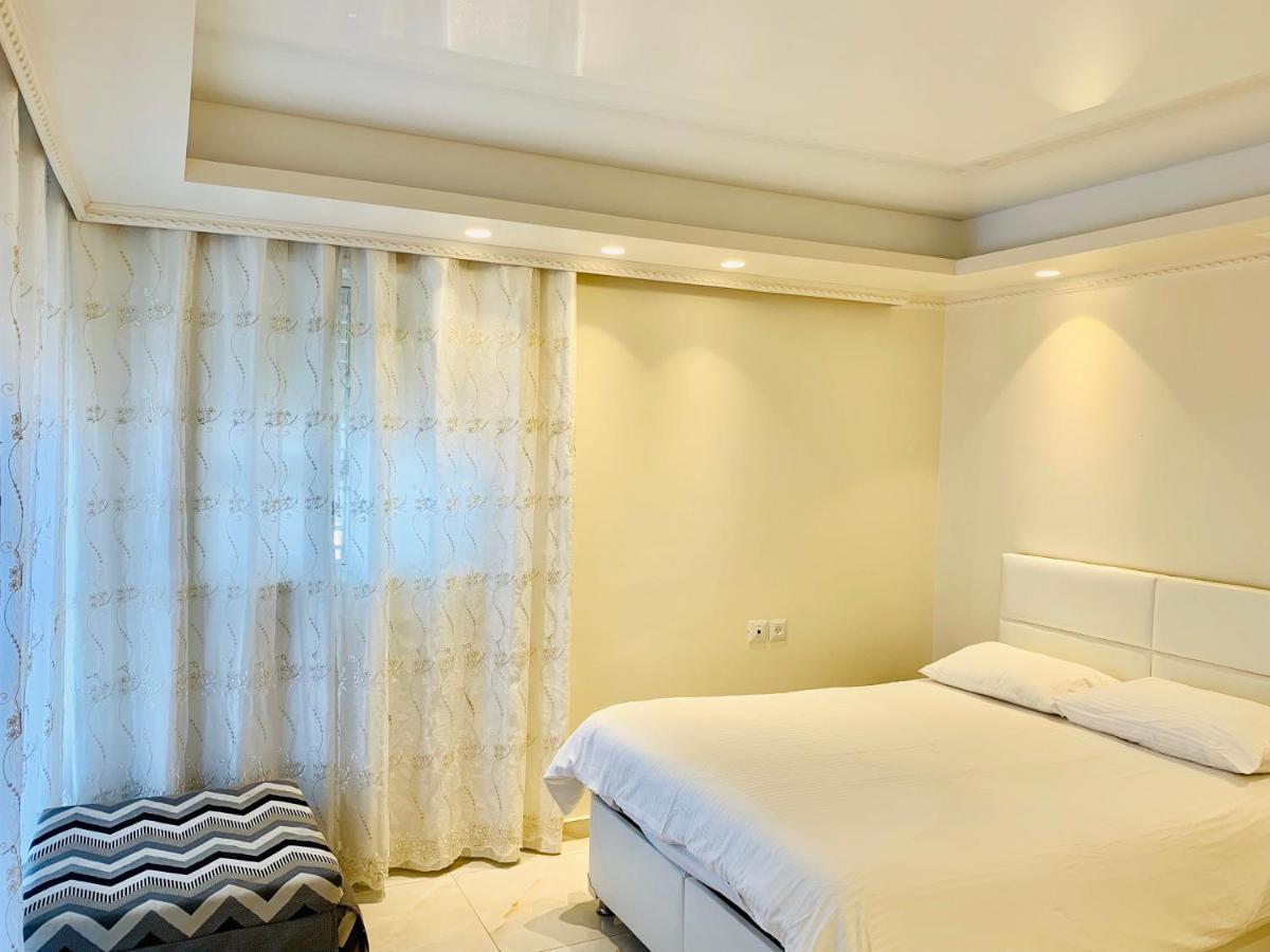Royal Beach Front Apartments Netanja Exteriér fotografie