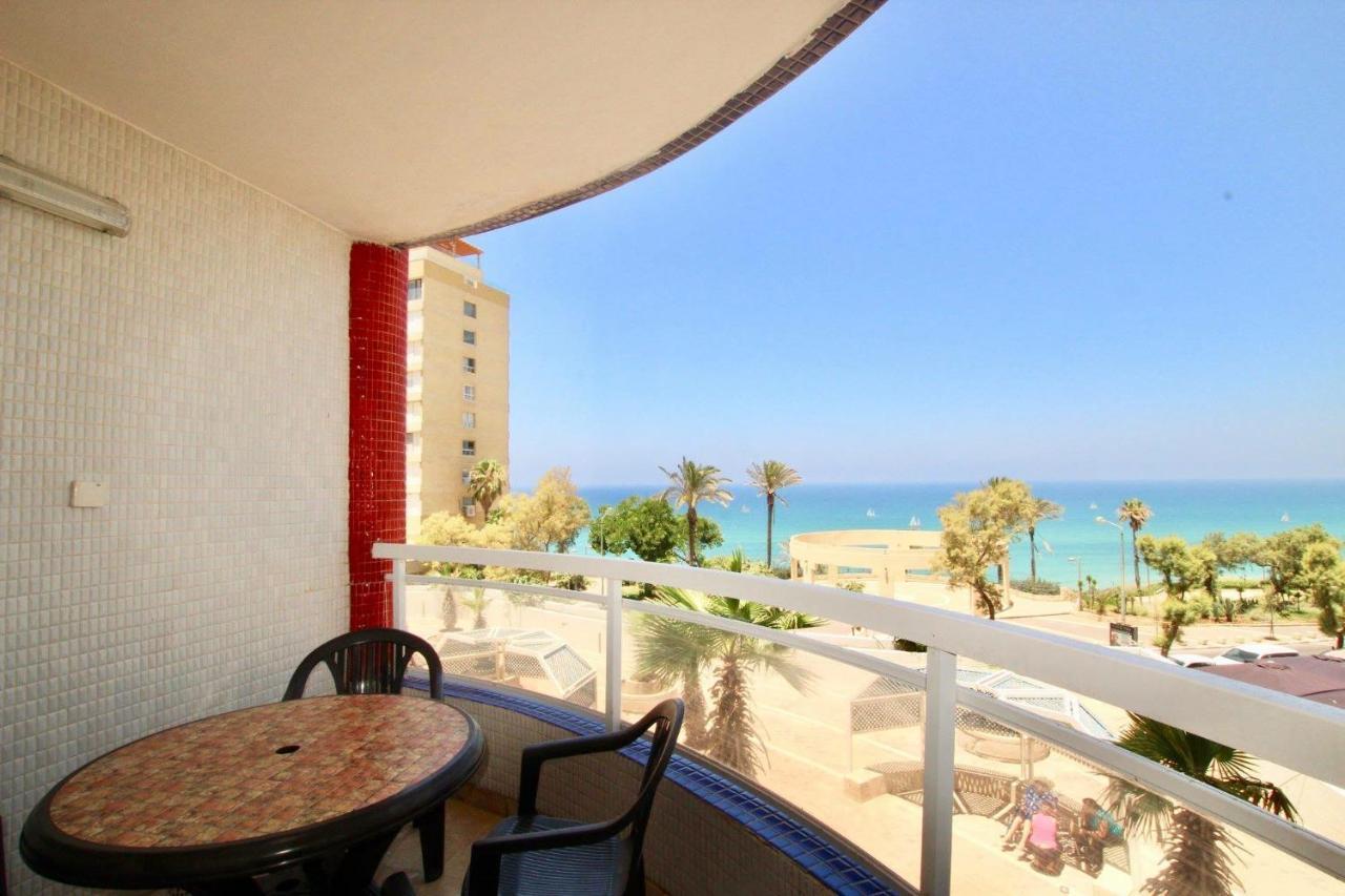 Royal Beach Front Apartments Netanja Exteriér fotografie