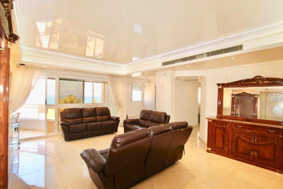 Royal Beach Front Apartments Netanja Exteriér fotografie